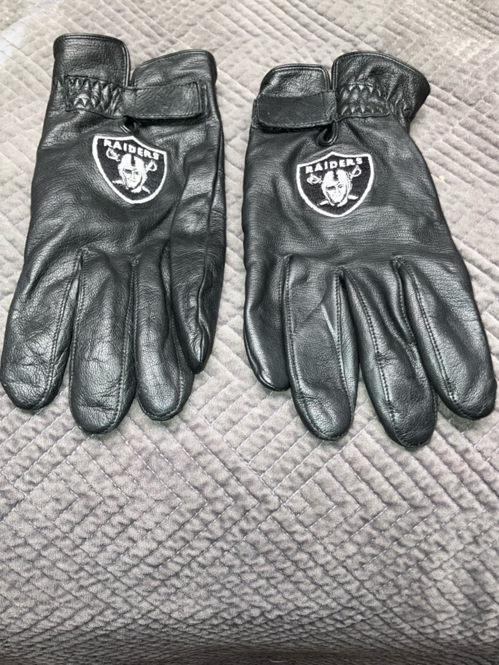 Riders by Lee Black Leather Gloves with Raiders Patch. 661